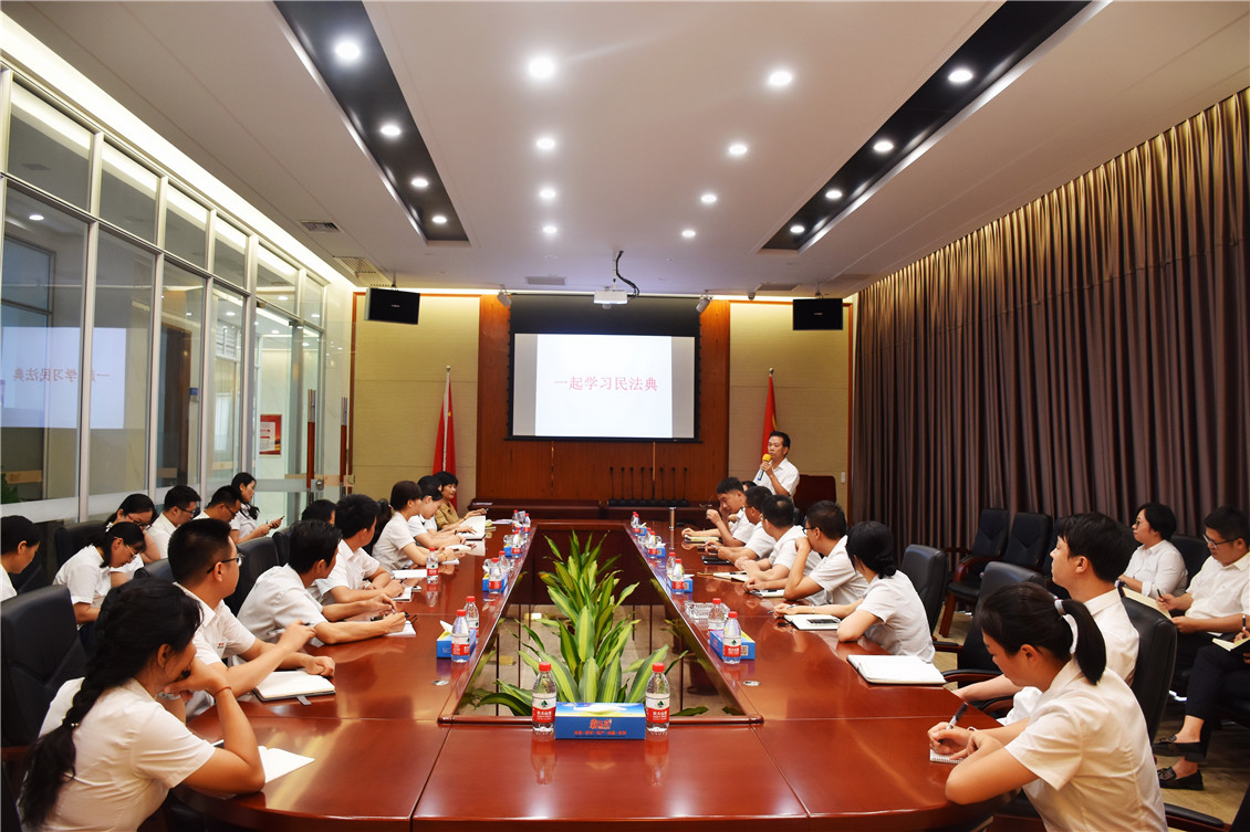 2020.8.11廣東霸王花集團(tuán)舉辦《民法典》培訓(xùn).jpg